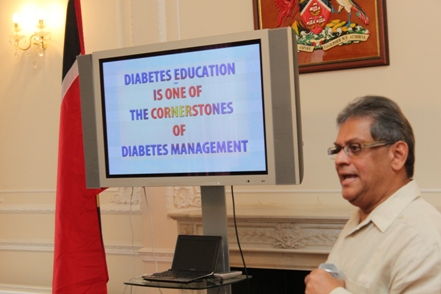 Prof. Dalip Ragoobirsingh delivering lecture

